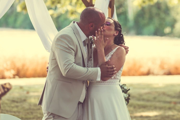 Photo de couple mariage par zoom cadre