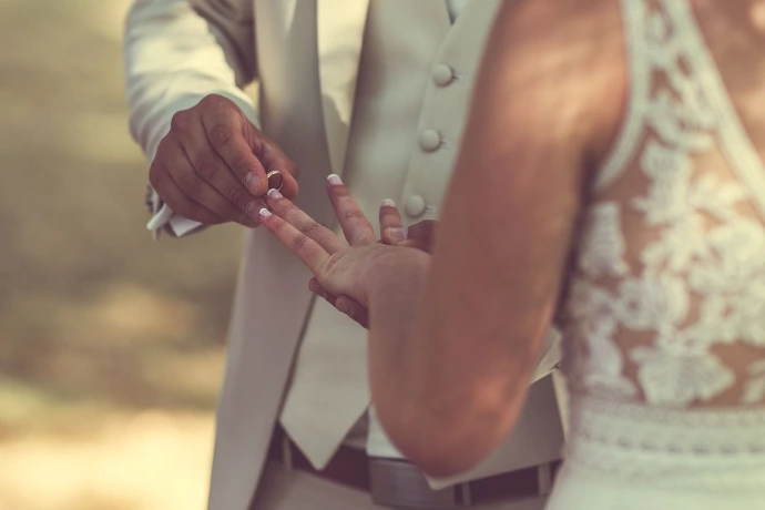 Photo de couple mariage par zoom cadre